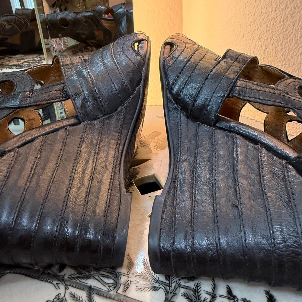 Miz Mooz 6 EUC Black Leather Tamara 3.5" Wedge Heel Sandal Back Zip zipper - Picture 6 of 16